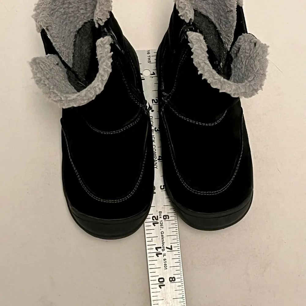 🌻$11 DEAL!🌻 Kids’ 8M Black Suede Winter Boots with Zipper